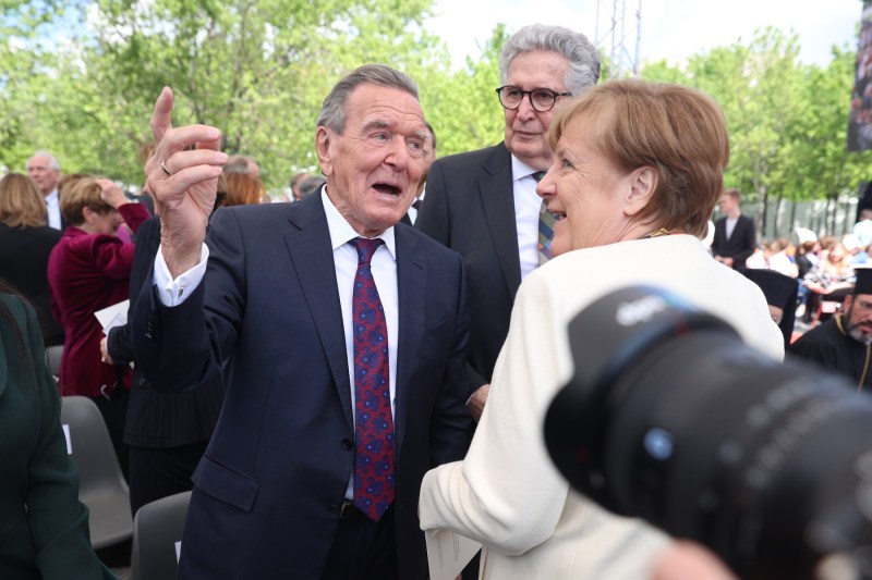 Fostul cancelar german, aliat al lui Putin, suferă de „burnout serios” și s-a internat într-o clinică, fix în mijlocul unei anchete privind gazoductul Nord Stream 2