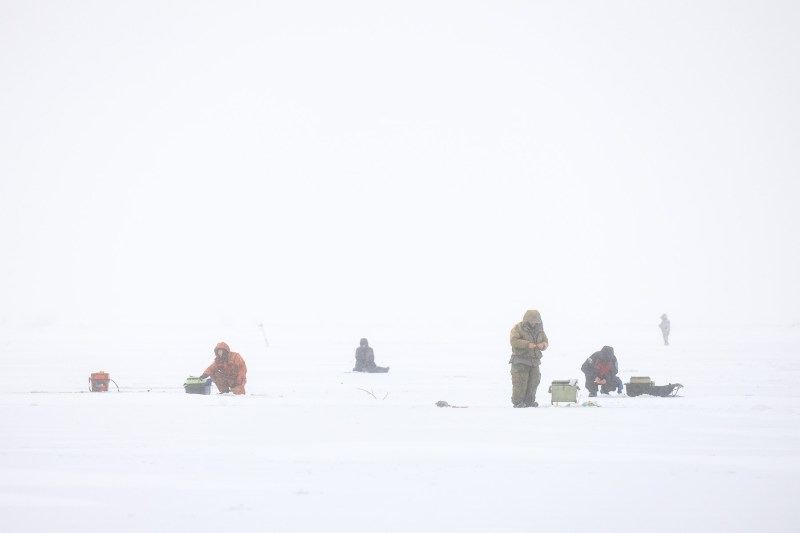 Rusia anunță că a salvat 139 de pescari aflați în derivă pe un ghețar din Marea Ohotsk, deși unii nu voiau să plece sub nicio formă – VIDEO