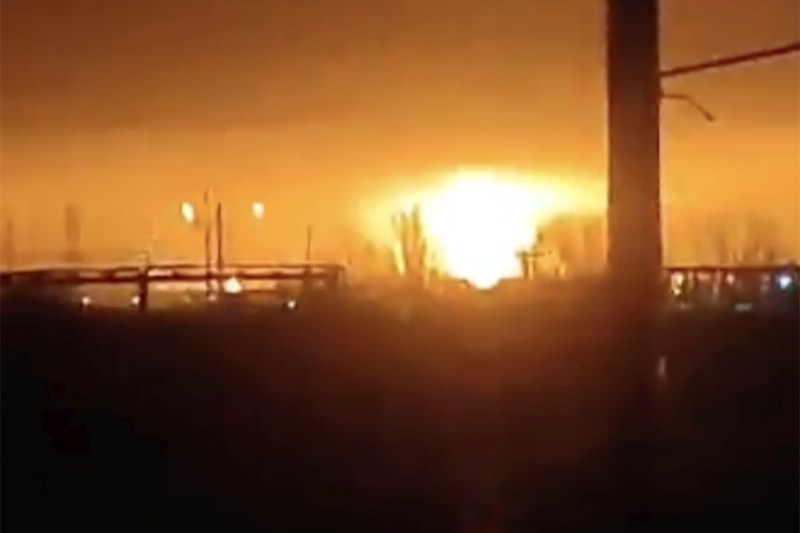 Rușii din Astrahan, îndemnați să nu intre în panică din cauza „norului de gaz” apărut după un atac ucrainean cu drone. „Nu e periculos. Inspirați adânc”, răspund localnicii