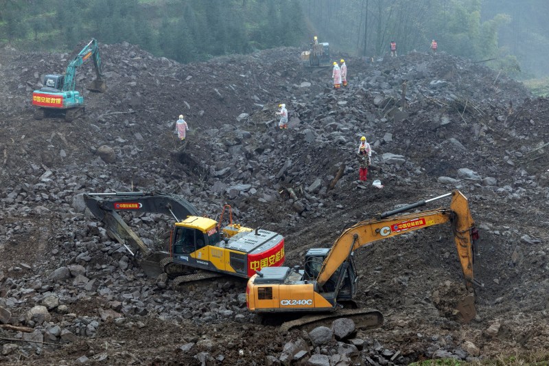 VIDEO Alunecare de teren gravă în provincia Sichuan din China: Zece case au fost îngropate, 30 de oameni sunt dați dispăruți
