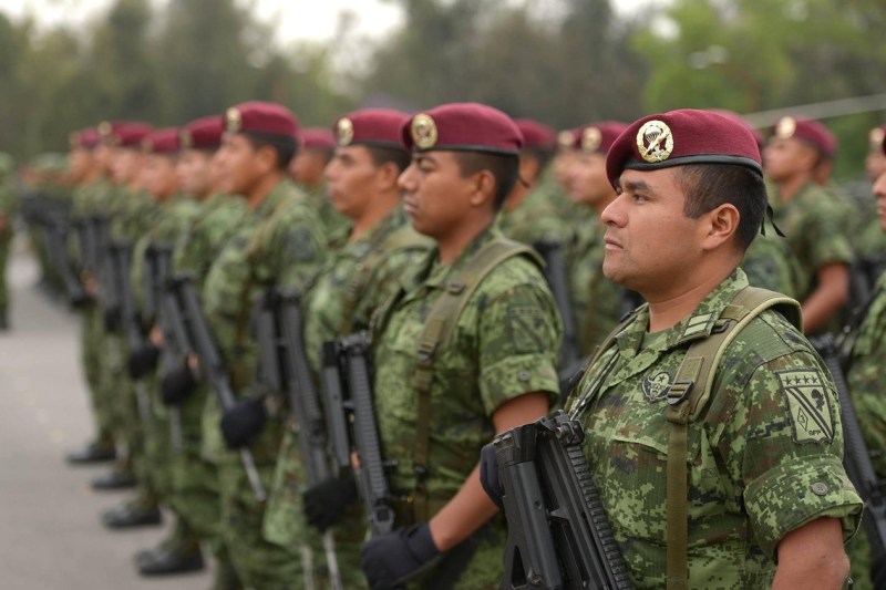 Violențe la granița dintre SUA și Mexic după arestarea șefului unui cartel de traficanți de droguri. Un aeroport a fost închis din cauza împușcăturilor