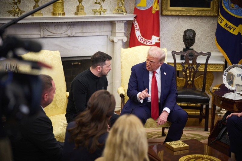 Apropiații lui Trump poartă discuții secrete cu adversarii ucraineni ai lui Zelenski, scrie Politico