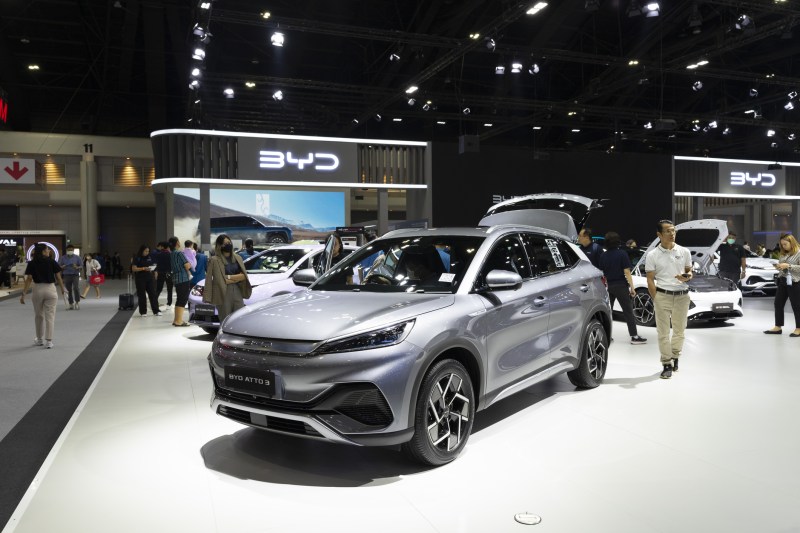 Chinezii anunță o super-platformă care încarcă mașinile electrice la fel de repede cum umpli rezervorul unei mașini clasice cu benzină