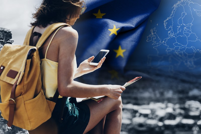 Roaming în Uniunea Europeană. Colaj: Ion Mateș / Hotnews. Foto: Shutterstock