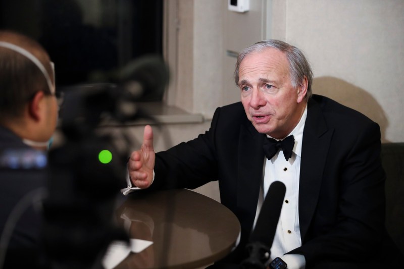 Creșterea datoriei SUA va duce la „evoluții șocante” în lume, avertizează fondatorul celei mai mari companii de investiții speculative