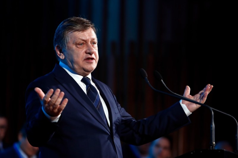 Crin Antonescu răspunde LIVE la întrebările cititorilor HotNews la HotSpot, ora 10:00. Planul lui pentru alegerile din mai și ce dialog are cu susţinătorii partidelor anti-sistem