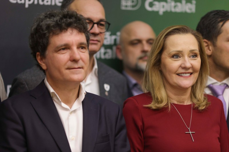 Elena Lasconi, mesaj ferm privind retragerea din cursa pentru Cotroceni: Nicușor Dan este în scădere, eu sunt în creștere