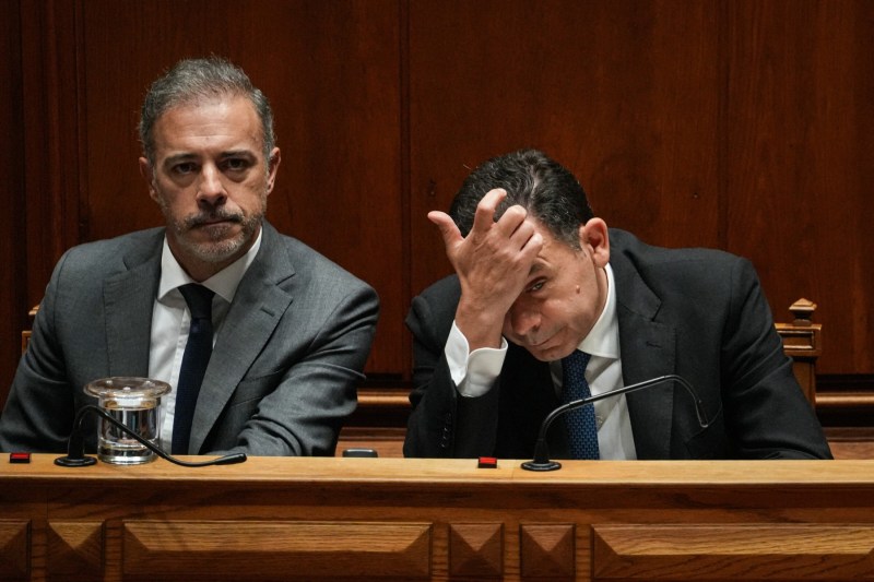 Guvernul Portugaliei a picat, după doar 11 luni de mandat