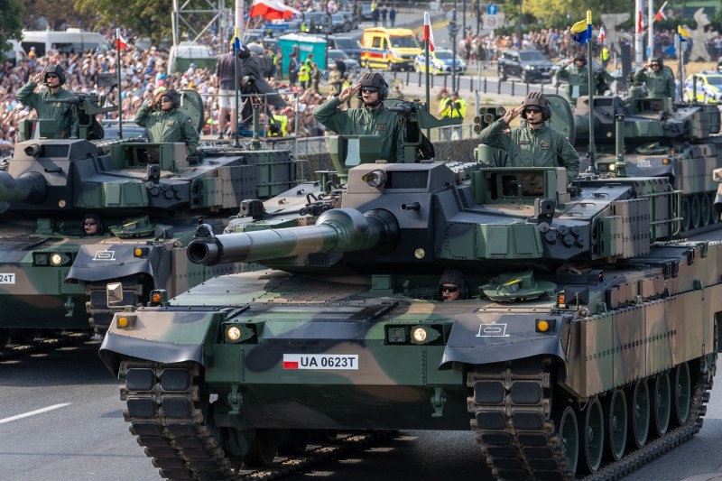 Polonia intenționează să instruiască militar toți bărbații din țară pentru un război