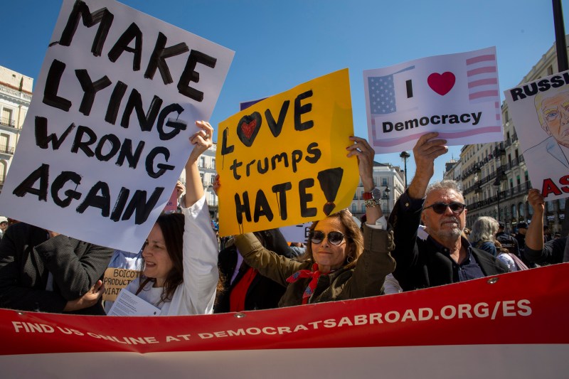 Proteste în Spania împotriva politicilor lui Donald Trump și Elon Musk, la apelul democraților americani