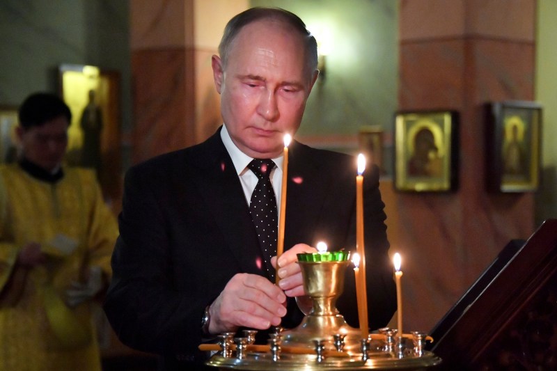 „Putin s-a rugat pentru Trump”, spune un apropiat al președintelui american. Cadoul de la Kremlin care a ajuns la Casa Albă