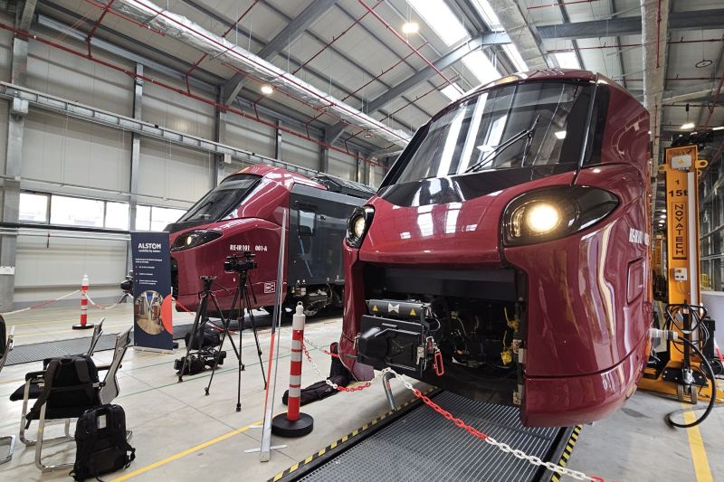 Reacția ministrului Grindeanu, după ce trenul nou de la Alstom a fost atacat cu pietre duminică seara, iar un geam s-a spart