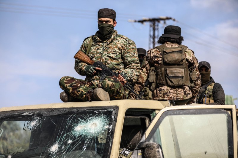 Siria cuprinsă de noi violențe: Peste 70 de persoane ucise în ciocniri între rebelii care au preluat puterea și forțele loiale fostului președinte