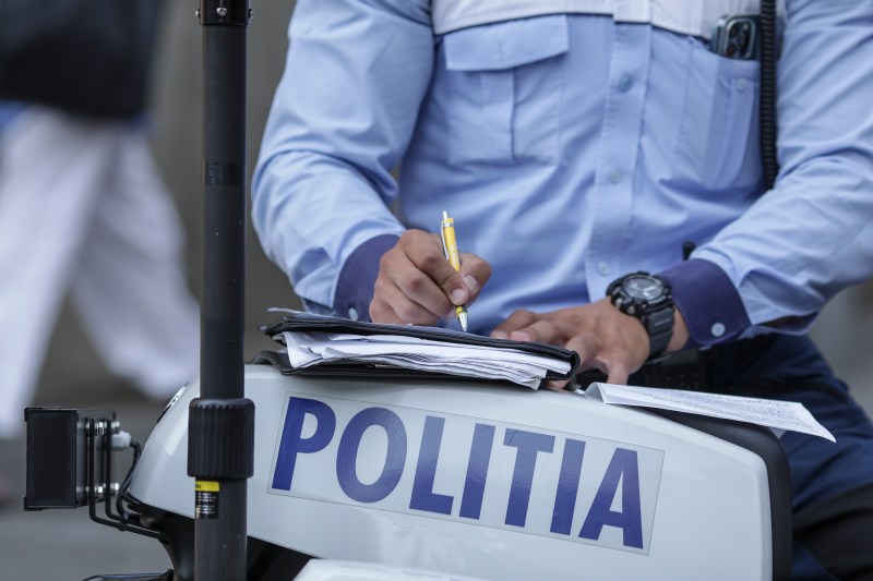 Unde câștigă polițiștii mai bine în Europa și cum stau cei din România. Singura țară în care femeile ofițere sunt plătite mai bine decât bărbații