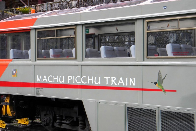 VIDEO Supraviețuire miraculoasă a unui bărbat lovit de tren în Peru. Adormise pe marginea șinelor