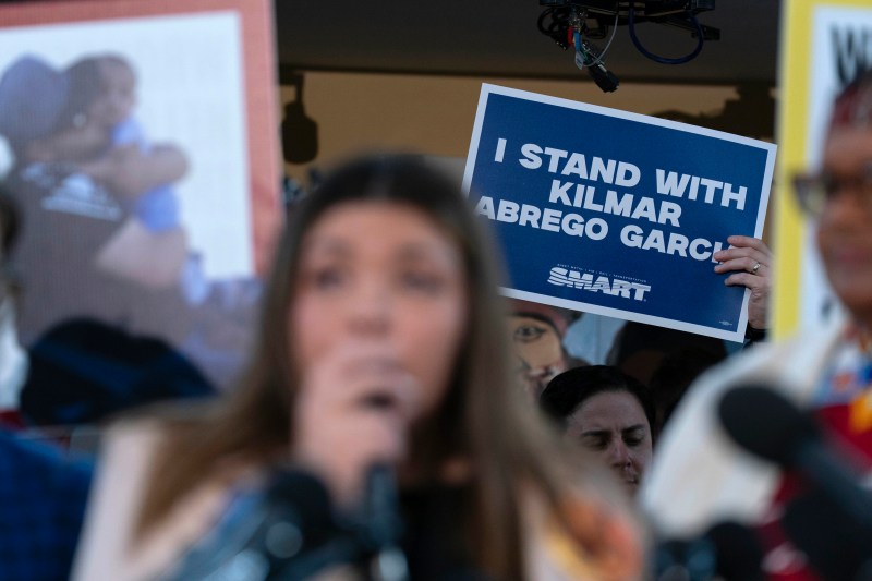 „A dat-o în bară”. Un senator republican îl critică pe Trump pentru cazul Abrego Garcia