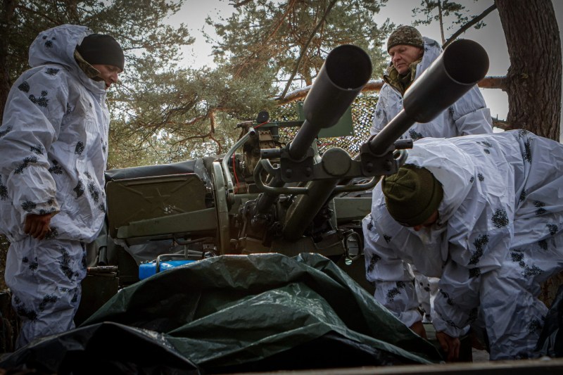 Asalt cu blindate și desant aerian, raportat de armata ucraineană în Harkov. Rușii vizează un oraș strategic care a mai fost sub ocupația lor