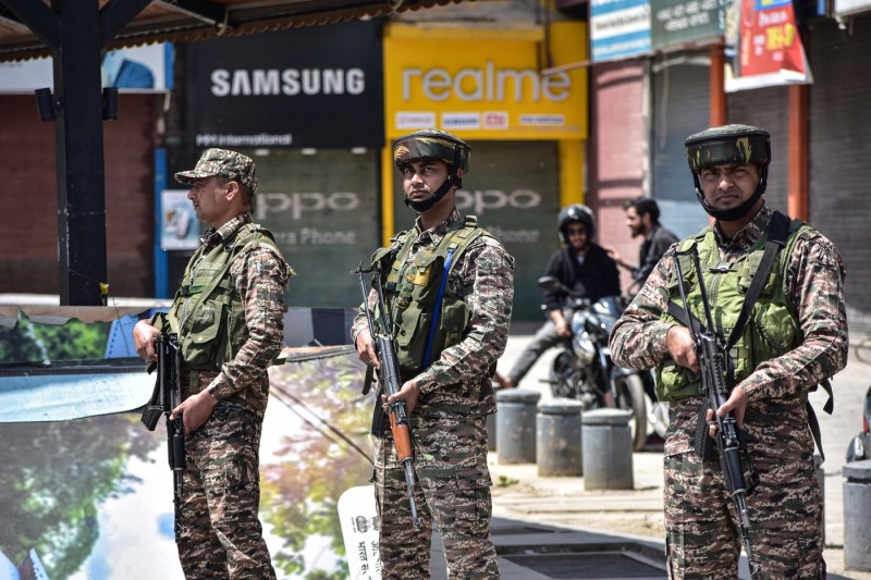 Atacul din Kashmir provoacă tensiuni între India și Pakistan. Islamabadul este acuzat că sprijină „terorismul transfrontalier”