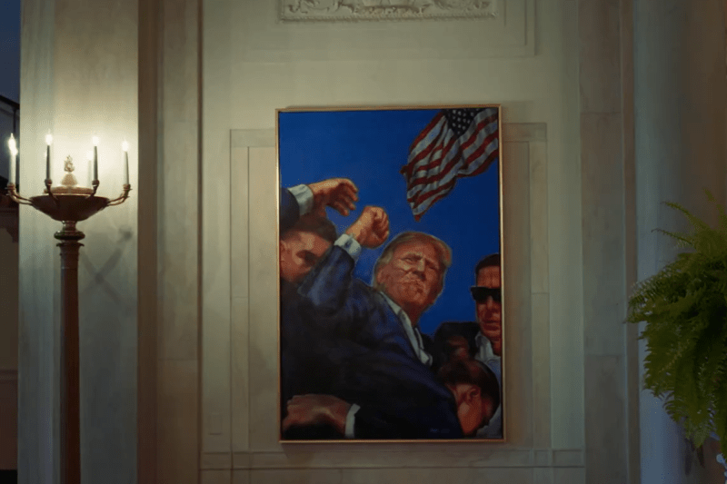 Casa Albă a înlocuit portretul lui Obama cu imaginea lui Trump însângerat și pumnul ridicat în aer