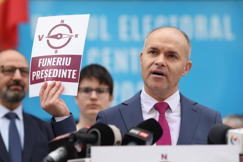 Ce a răspuns Daniel Funeriu când a fost întrebat dacă îl va lua consilier pe Traian Băsescu la Cotroceni