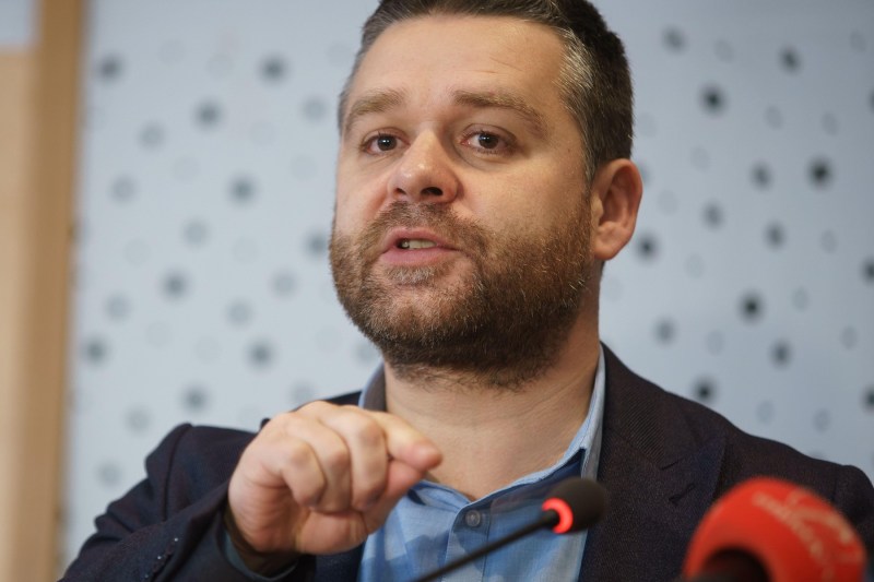 Ciprian Ciucu a dat în judecată MApN, acuzând că „și-a dat singur autorizație” pentru construirea unui „hotel cu circuit închis”