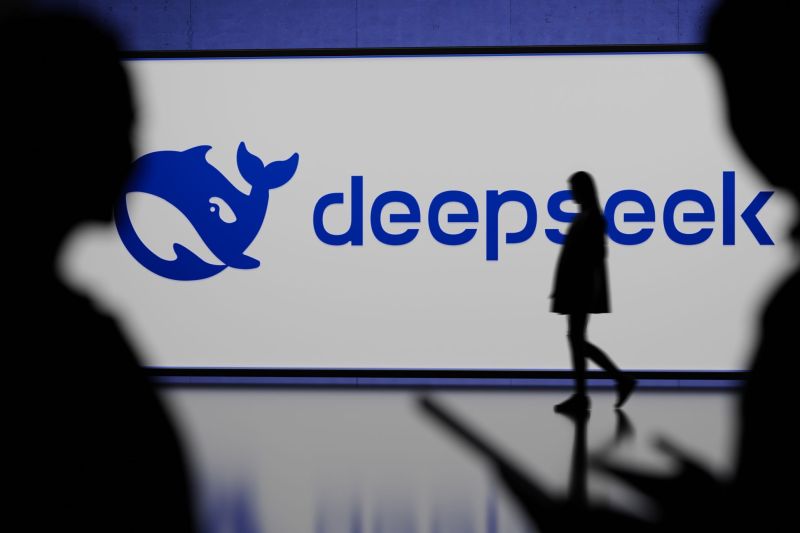 După marele succes al DeepSeek, companiile tech din China au lansat chatboți „pe bandă rulantă”