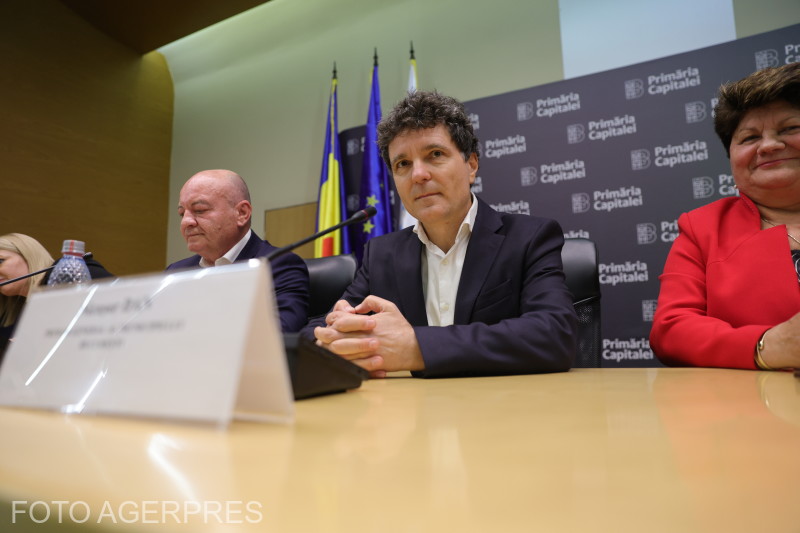 Nicușor Dan susține că membrii unui partid aflat la putere l-au sunat ca să-l anunțe că-l vor ataca în campania electorală