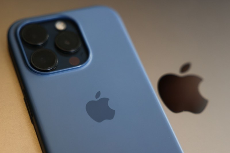 „Nu mai este logic să creşti preţurile”. Apple, prinsă între tarifele SUA şi dependenţa de China