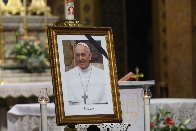 Sâmbătă, zi de doliu în România pentru Papa Francisc