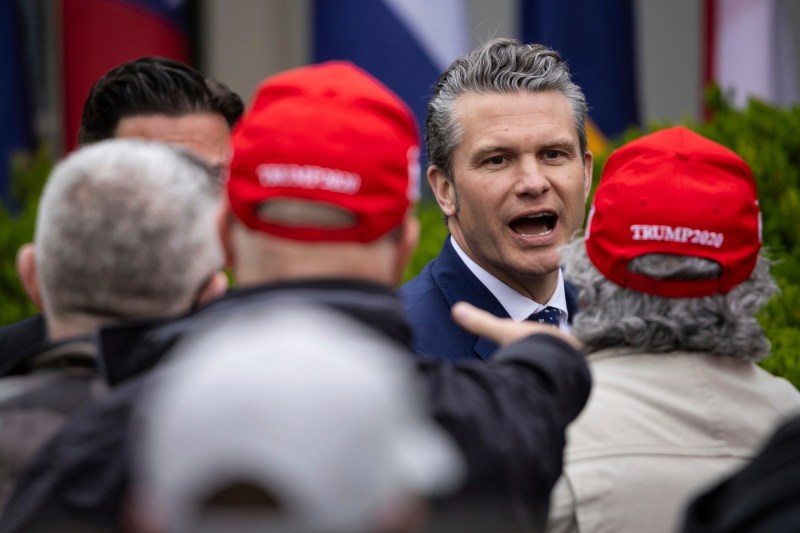 Șeful Pentagonului va fi anchetat de… Pentagon, în urma scandalului „Signalgate”