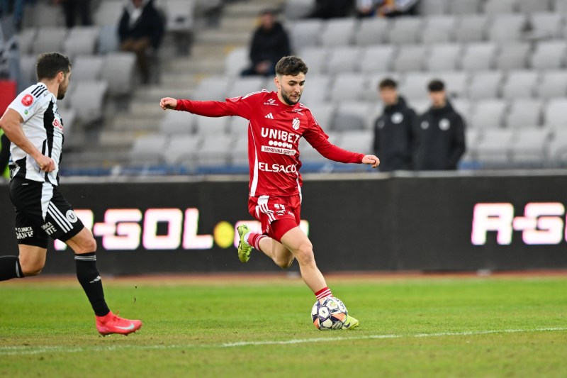 SuperLiga: Un fotbalist dorit de FCSB s-a accidentat și riscă transferul. „Dacă mi-l rupe așa, ce oferte să am?”