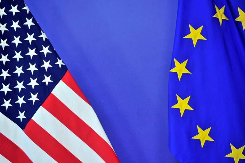 UE își suspendă, până la 14 iulie, contramăsurile împotriva taxelor vamale anunțate de SUA