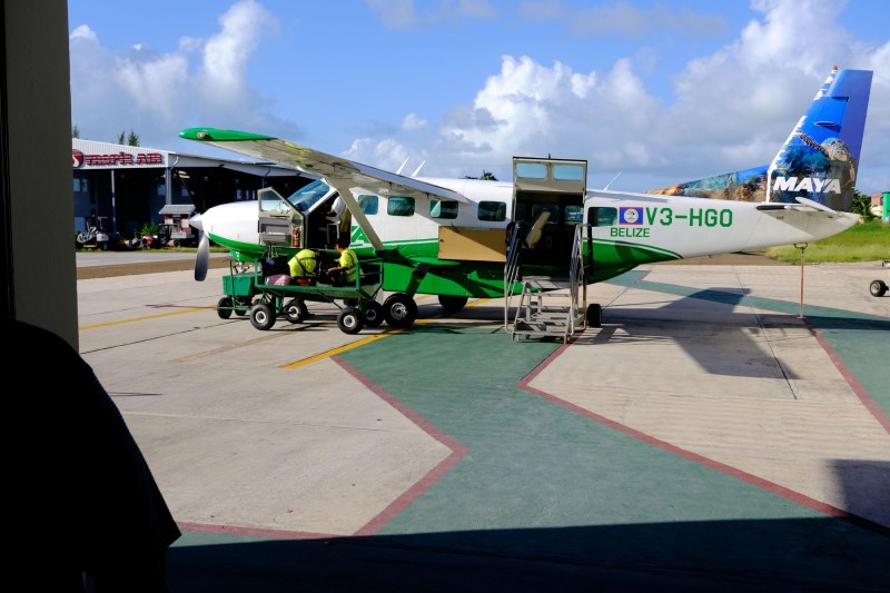 Un american a urcat la bordul unui avion înarmat cu un cuțit, iar apoi a cerut mai mult combustibil pentru aeronavă. Ce a urmat