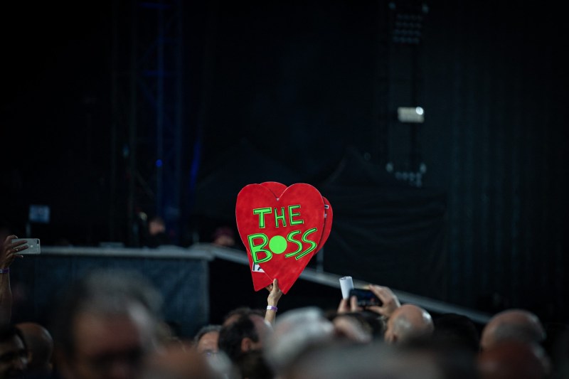 Un mare cântăreț va scoate 7 albume cu 80 de „melodii pierdute”, neascultate vreodată