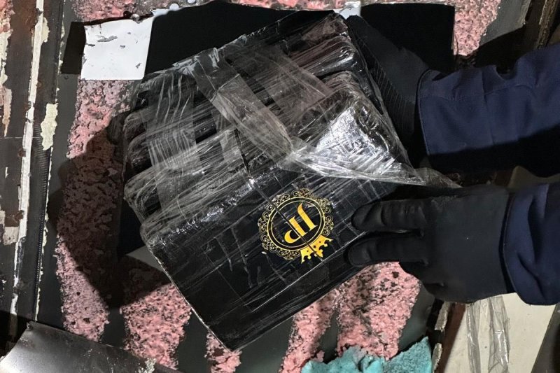 Un șofer român, care susținea că transportă cosmetice în Germania, s-a ales cu ani grei de închisoare, permisul suspendat și o amendă de 25 de milioane de euro