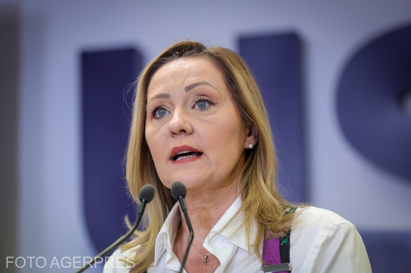USR o lasă pe Elena Lasconi și fără atribuția de a gestiona contractele partidului