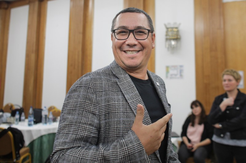 Victor Ponta spune că un ministru din Guvernul său a încercat să-l împiedice să demisioneze după tragedia din Colectiv