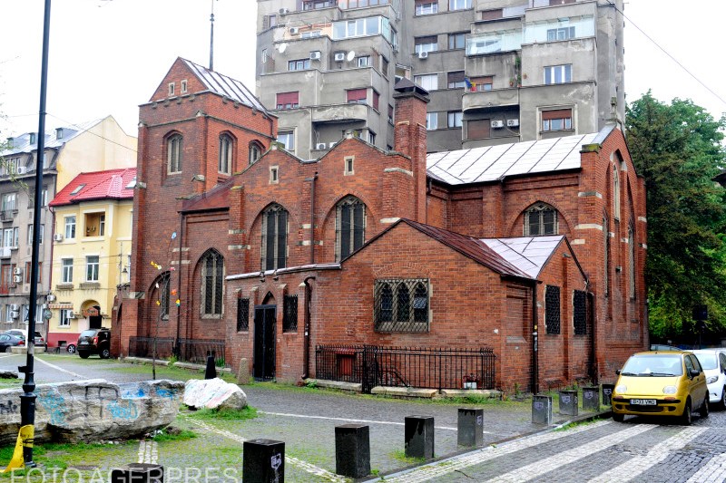 Biserica Anglicană, crâmpeiul de sacru englezesc din București. Din potirul dăruit de Regina Maria se împărtășesc și azi credincioșii