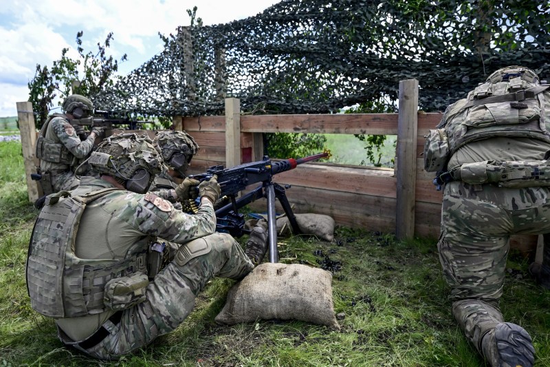 Caz de corupţie la agenţia de achiziţii publice militare a NATO. Mai mulți suspecți, arestați