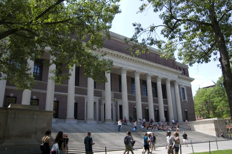 Ce spune Nicușor Dan despre situația de la Harvard, unde studenții străini sunt amenințați de măsurile lui Trump