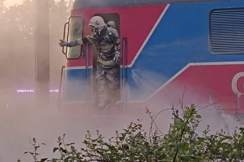 FOTO Incendiu la o locomotivă care tracta 36 de vagoane cu țiței