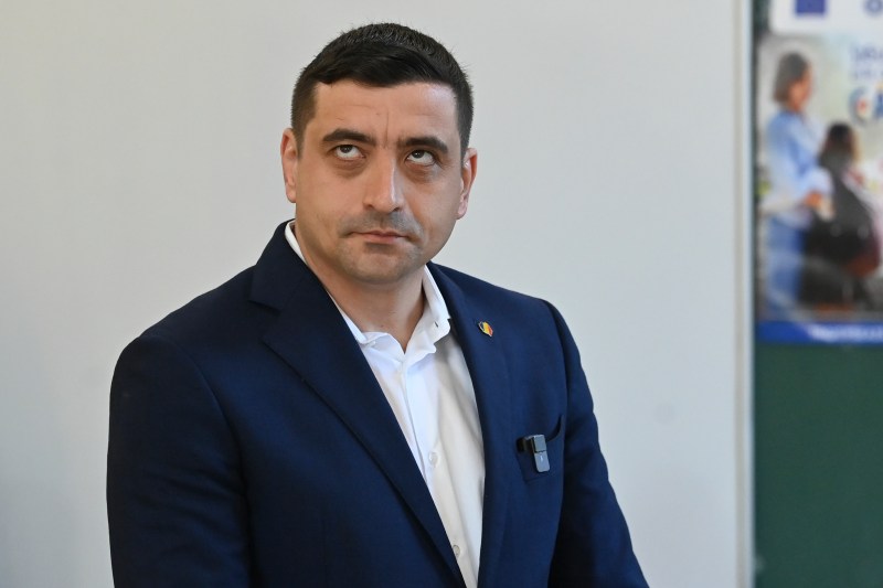 George Simion i-a transmis un mesaj în limba engleză lui Emmanuel Macron