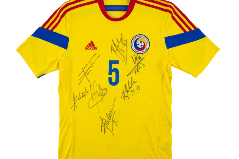 Hagi, Verstappen și „Cel mai mare boxer al lumii”, pe aceeași „scenă”: în Licitația de Sport, Muzică și Obiecte de Colecție Contemporane de la Artmark