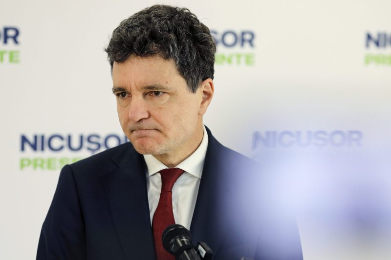 Nicușor Dan, la sediul de campanie. FOTO: Inquam Photos / Mălina Norocea