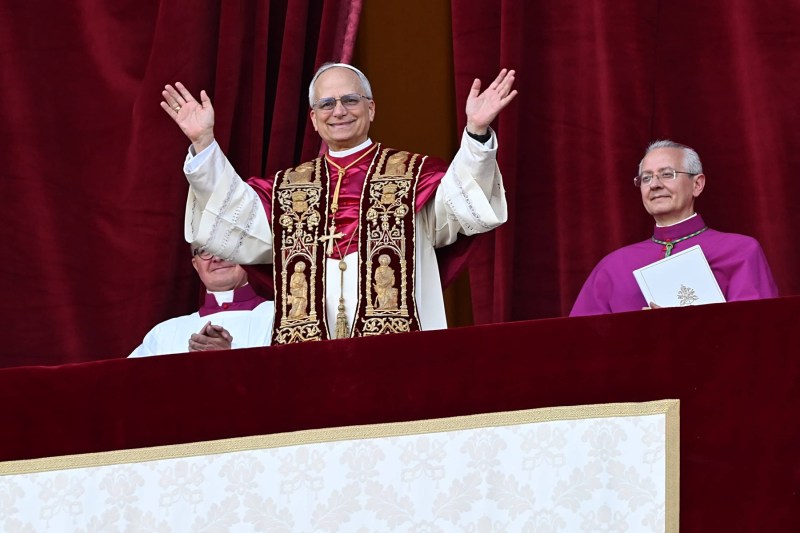 Nicușor Dan, mesaj în miez de noapte pentru Papa Leon al XIV-lea. Ce au în comun cei doi