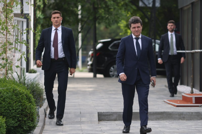 Nicușor Dan și paza SPP. Foto: Inquam Photos / George Călin