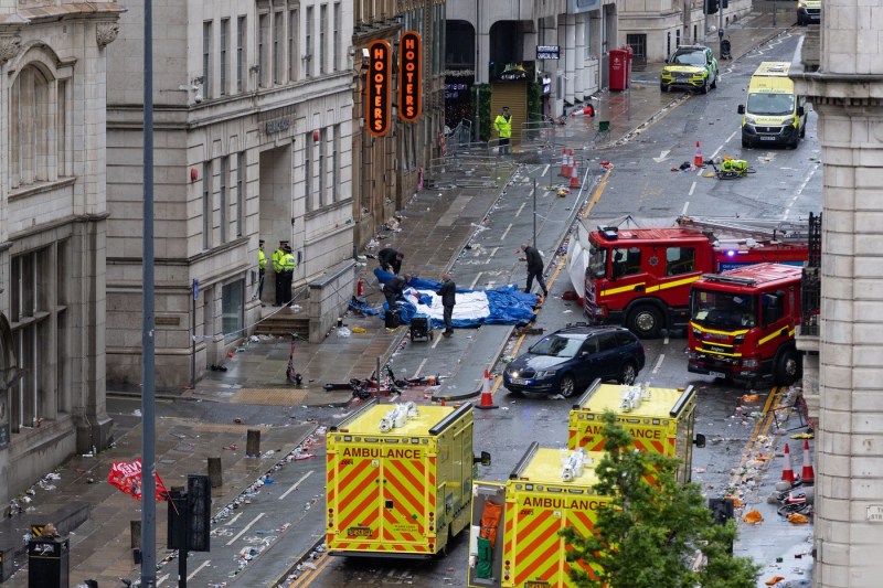 O mașină a intrat în mulțime la sărbătoarea de titlu a lui Liverpool