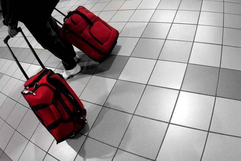 Poliția japoneză a arestat trei chinezi după ce s-au uitat mai atent la valizele lor. „Erau mii, îndesați și foșneau înăuntru”