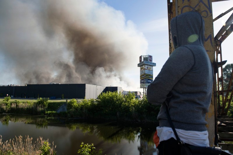 Premierul Poloniei, Donald Tusk, acuză deschis Rusia de incendierea unui complex comercial la Varșovia. Unul dintre autori a fost arestat. „Vă vom prinde pe toți!”