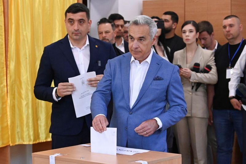 George Simion l-a însoțit pe Călin Georgescu la votare, în Mogoșoaia. Foto: Inquam Photos / Eduard Vinatoru